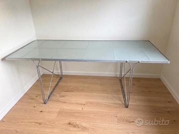 Tavolo/Scrivania IKEA in Vetro Satinato e Metallo
