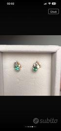 Orecchini d’epoca a lobo, con smeraldi.
