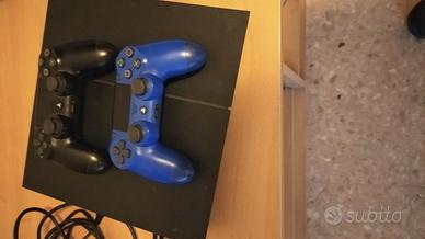 Play station più due joystick e giochi