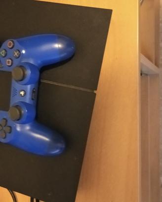 Play station più due joystick e giochi