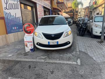 Lancia Ypsilon 0.9 TwinAir 85 CV 5 porte Metano Ec