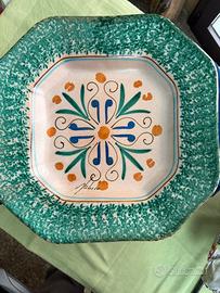 piatto in ceramica decorata a mano