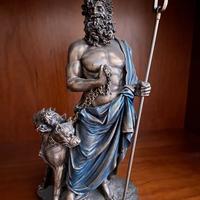 Plutone-dio degli inferi e Cerbero-cane a 3 teste