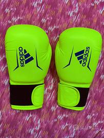 Confezione di guantoni da boxe Adidas Speed 50.