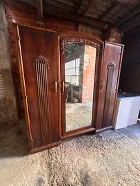 Mobili d’epoca in legno massiccio