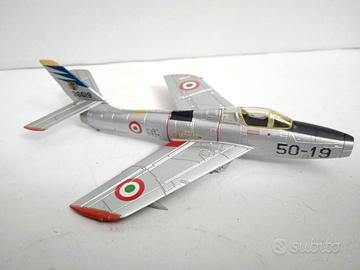 Modellino aereo F-84F Thunderstreak