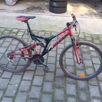 Bicicletta Mountain Bike Rockrider