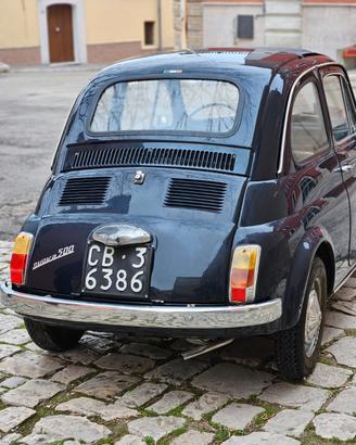 Fiat 500 d'epoca in discrete condizioni