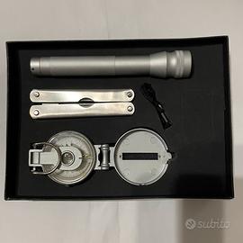 Kit survival con torcia, bussola e multitool