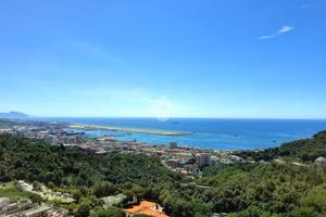 5 LOCALI A GENOVA