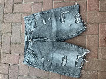 Pantaloncini jeans grigi strappati - Stile Vintage