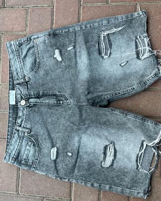 Pantaloncini jeans grigi strappati - Stile Vintage