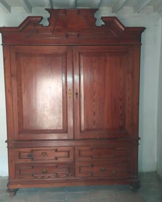 armadio antico in legno 