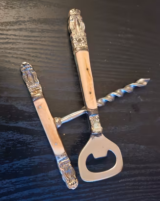 Cavatappi e apribottiglie antico