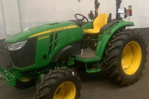 Trattore nuovo marca JOHN DEERE modello 4052M 4WD