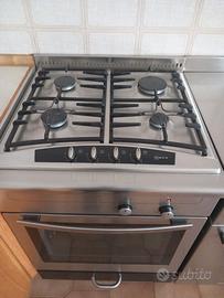 Cucina a gas 4 fuochi con forno elettrico (NEFF)