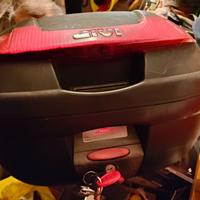 Bauletto GIVI Monolock 39L: 1 casco integ. + 1 jet