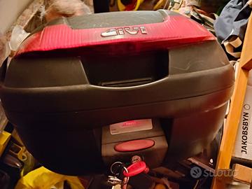 Bauletto GIVI Monolock 39L: 1 casco integ. + 1 jet