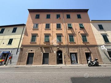 2 LOCALI A LIVORNO