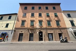 2 LOCALI A LIVORNO