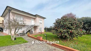 Villa di 258 m² con più di 5 locali e box auto dop