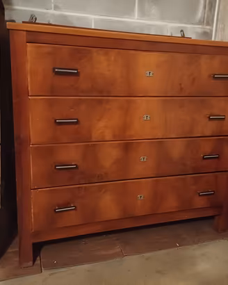 Cassettiera di legno