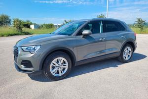 Audi Q3 45 TFSI e S tronic Business