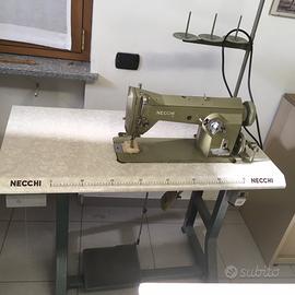 Macchina da cucire mod.  750 Necchi