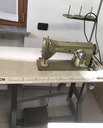 Macchina da cucire mod.  750 Necchi