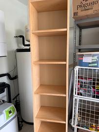 Libreria Billy IKEA a giorno con mensole