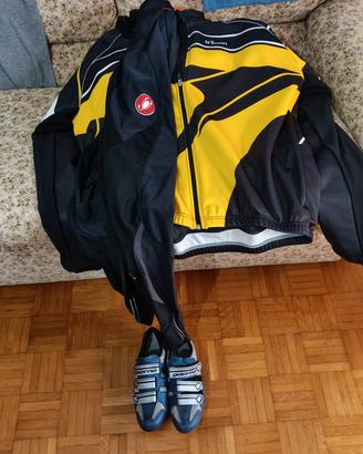scarpe giacca antivento e salopette da ciclismo 