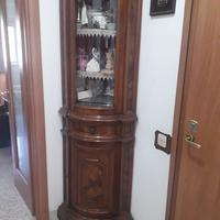 Vetrina da arredamento ad angolo