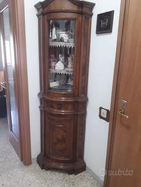 Vetrina da arredamento ad angolo
