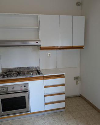 Cucina bianca anni '70