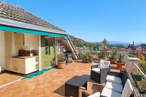 Luminoso attico con terrazza panoramica da sogno