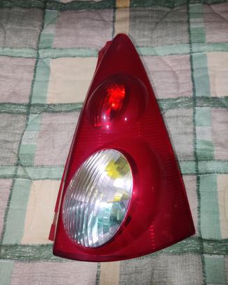 Stop destro Peugeot 107 