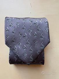 Cravatta Andrea Conte Napoli, 100% seta. Grigia