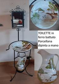 Toilette in ferro battuto con set in ceramica
