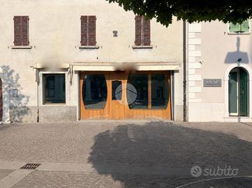 NEGOZIO A TRAVAGLIATO