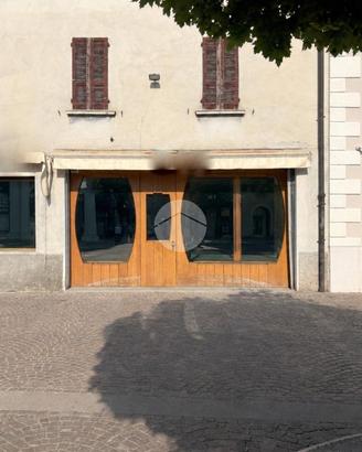 NEGOZIO A TRAVAGLIATO