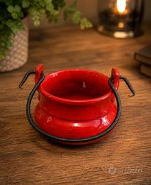 vaso rosso in ceramica con manico in ferro vintage