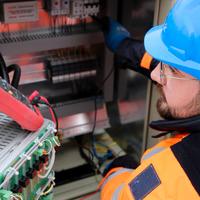 Tecnico manutentore installatore