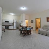 3 LOCALI A PORTO RECANATI