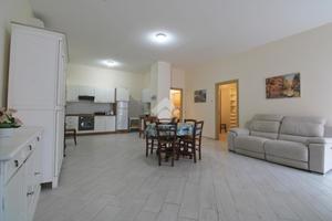 3 LOCALI A PORTO RECANATI