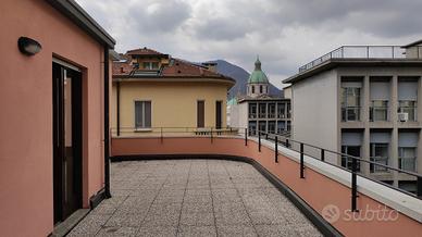 Bilocale con terrazzo in centro a Como