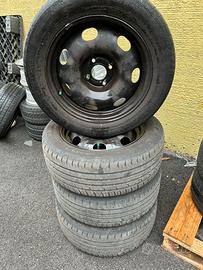 Gomme 215/55/16 al 50% e cerchi in ferro