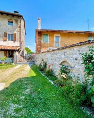 PORZIONE DI CASA COLONICA RISTRUTTURATA: caratt...
