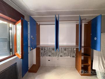 Armadio a ponte blu