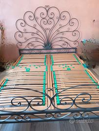Letto antico in ferro battuto 