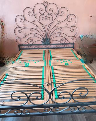 Letto antico in ferro battuto 